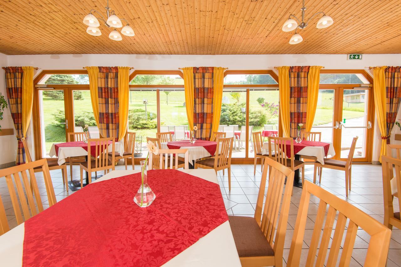 Gasthof Wiesenhofer Hotel Miesenbach  Ngoại thất bức ảnh